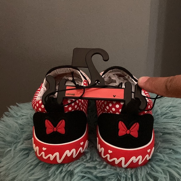 BRAND NEW GIRLS SLIP ON MINNIE MOUSE SHOES SIZE 4! NWT! SMOKE FREE HOME! - Picture 4 of 6